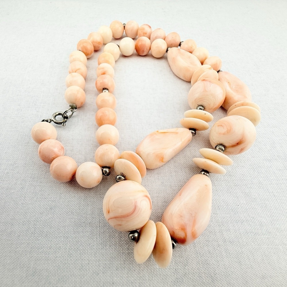 Vintage Lucite Marbled Peach Cream Chunky Bead Necklace Spring MCM Swirl Mod 22"